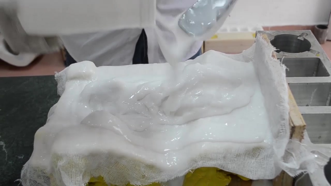 縮合型模具硅膠刷模和倒模適合用什么硬度的硅膠？